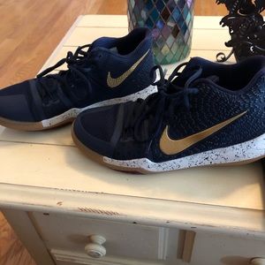 Nike Kyrie Size 7Y
